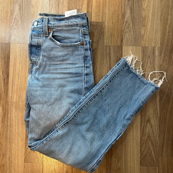 Wedgie Straight Levi’s - Picture 2 of 4